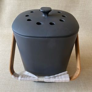 Bamboozle Kitchen Compost Bin- Never Used